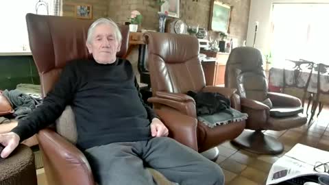 johan7 heet online show from February 10, 2025, 1:44 pm