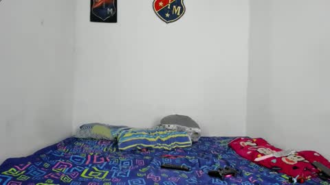 johan_and_antonella online show from October 19, 2025, 4:57 am