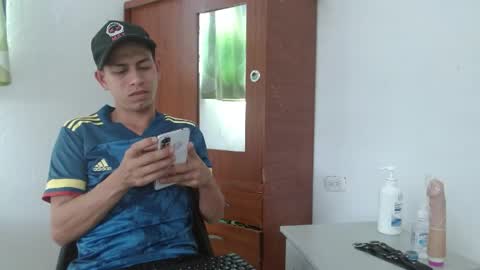Snapshot of johan_kitten chatting on June 3, 2026, 6:57 pm johan online show from June 3, 2026, 6:57 pm