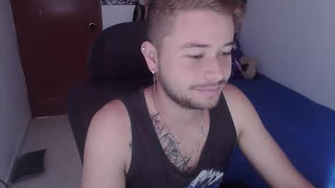 JOHAN independient model online show from November 8, 2025, 1:11 pm