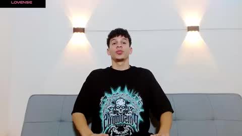 john_ssnow29 online show from October 22, 2025, 12:38 pm