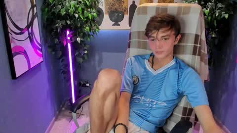 Snapshot of john_weasley chatting on September 13, 2025, 8:08 pm John online show from September 13, 2025, 8:08 pm