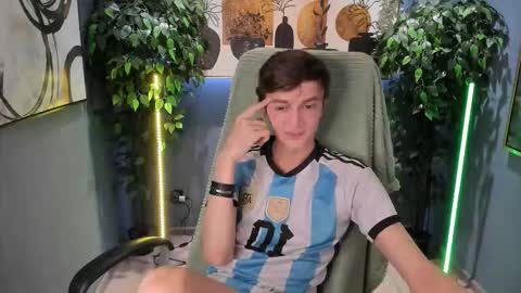 Snapshot of john_weasley chatting on October 10, 2025, 6:34 am John online show from October 10, 2025, 6:34 am