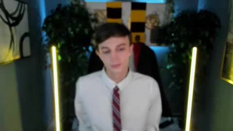 Snapshot of john_weasley chatting on October 19, 2025, 6:14 am John online show from October 19, 2025, 6:14 am