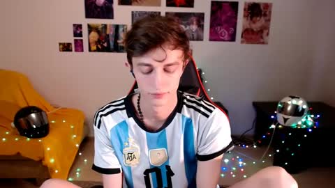 Snapshot of john_winx chatting on April 5, 2026, 2:03 pm john_winx online show from April 5, 2026, 2:03 pm