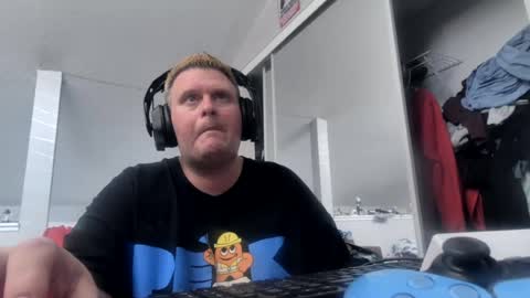 johnfernandez784 online show from August 9, 2026, 2:22 pm