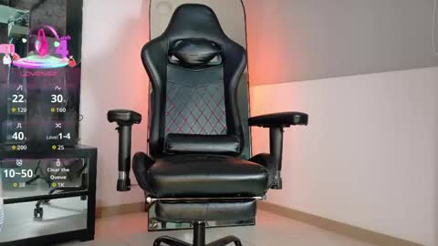 johnjaguar  online show from May 4, 2026, 11:06 am