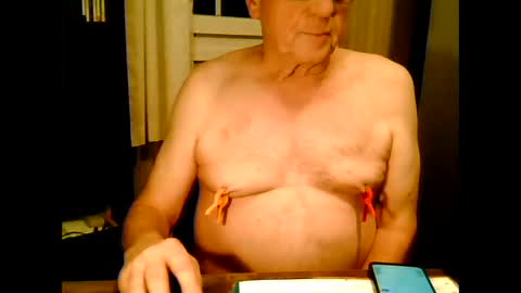 johnjohn6226 online show from December 17, 2025, 4:35 pm