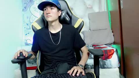 johnny_cagee online show from October 8, 2025, 6:44 am