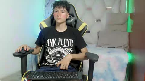 johnny_cagee online show from November 10, 2025, 6:01 am