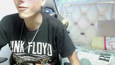 johnny_cagee online show from November 14, 2025, 4:33 am