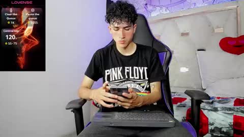 johnny_cagee online show from March 25, 2026, 4:07 am