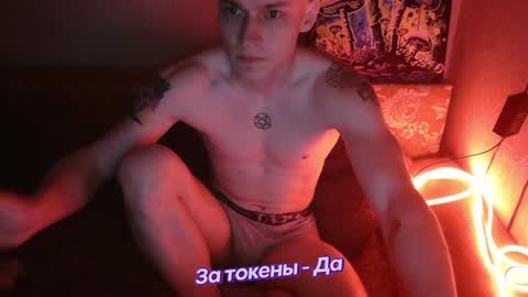 Snapshot of johnny_positive chatting on February 1, 2025, 4:35 am Johnny online show from February 1, 2025, 4:35 am
