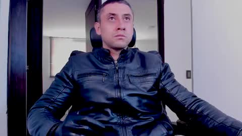 Snapshot of johnny_seens1 chatting on June 8, 2026, 12:27 pm Johnny online show from June 8, 2026, 12:27 pm