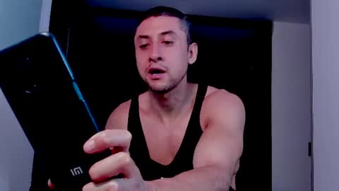 Snapshot of johnny_seens1 chatting on June 12, 2026, 2:43 am Johnny online show from June 12, 2026, 2:43 am