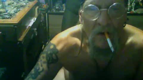 johnnyshung1 online show from November 24, 2025, 3:34 pm