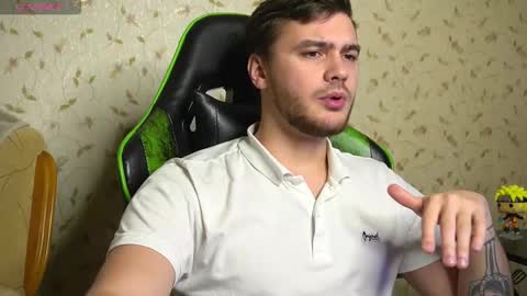 Snapshot of johnstoneisland chatting on October 19, 2025, 7:58 pm John online show from October 19, 2025, 7:58 pm