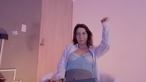 jolie_lov online show from November 28, 2025, 3:04 pm