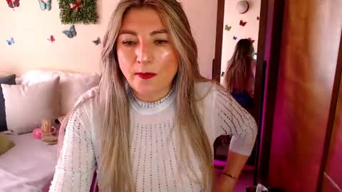 Jolie Mature online show from May 4, 2026, 8:38 pm