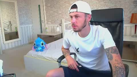 JonahShaw online show from July 14, 2026, 4:17 am