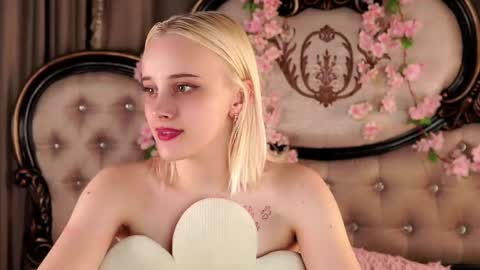Snapshot of jonnienita chatting on April 18, 2026, 7:07 pm Alice online show from April 18, 2026, 7:07 pm