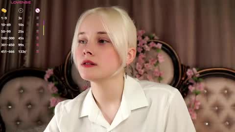Snapshot of jonnienita chatting on April 27, 2026, 11:08 am Alice online show from April 27, 2026, 11:08 am
