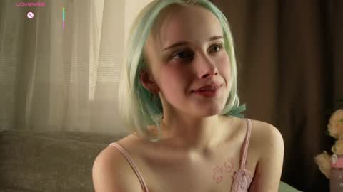 Snapshot of jonnienita chatting on May 15, 2026, 11:50 am Alice online show from May 15, 2026, 11:50 am