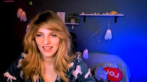 jose_fairy online show from November 3, 2025, 7:59 pm