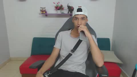 jose_sexycumm online show from February 18, 2025, 7:19 pm
