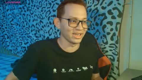 Snapshot of josh_18cm chatting on October 17, 2025, 12:25 am josh_18cm online show from October 17, 2025, 12:25 am