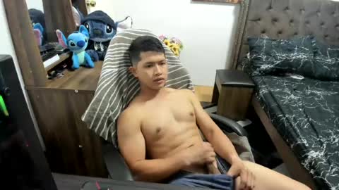 Snapshot of joshay21 chatting on August 7, 2026, 12:40 pm joshay21 online show from August 7, 2026, 12:40 pm