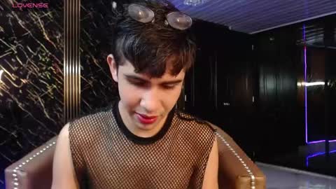joshua_saenz_ online show from April 29, 2026, 2:15 am
