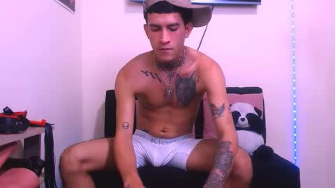 josue_linares online show from May 3, 2026, 5:13 am