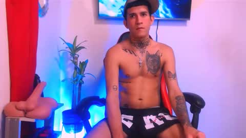 josue_linares online show from May 14, 2026, 7:59 am