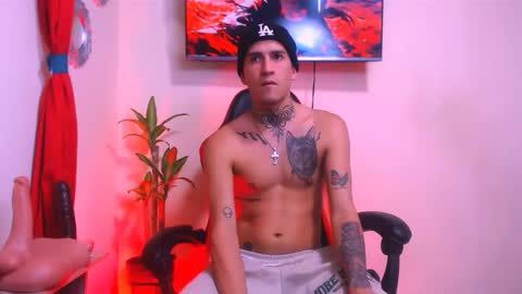 josue_linares online show from May 20, 2026, 7:03 am