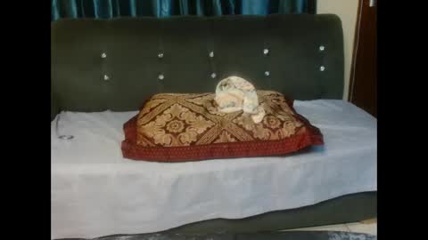 jovially queen online show from March 7, 2025, 5:49 pm