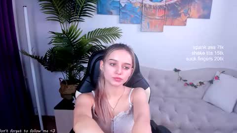 joyce_joycee online show from September 10, 2025, 7:52 am