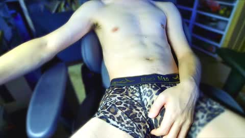 yuu jp online show from December 31, 2024, 4:46 pm