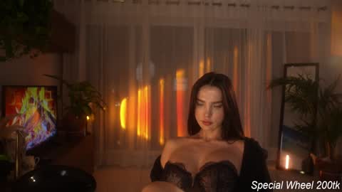 Jennifer Diaz online show from February 10, 2026, 8:35 pm