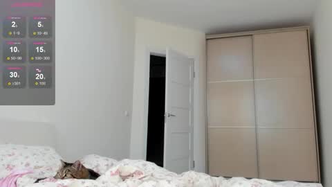 Julia and Julia online show from October 17, 2025, 9:23 am