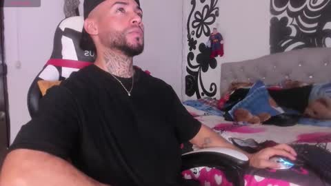 Snapshot of juan_bruce chatting on October 23, 2025, 8:40 pm juan online show from October 23, 2025, 8:40 pm