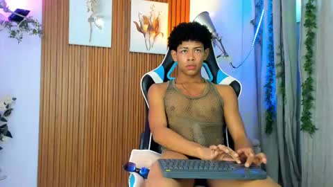 juan_contreras7 online show from September 9, 2025, 6:13 am