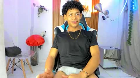 juan_contreras7 online show from September 29, 2025, 11:48 am