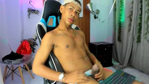 juan_contreras7 online show from October 23, 2025, 11:31 am