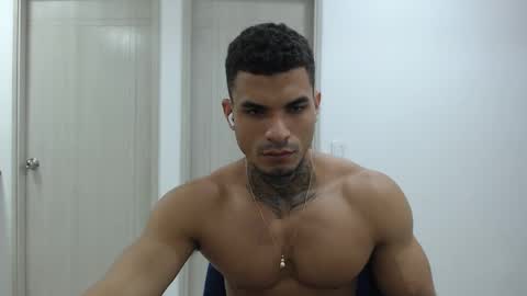 juan_gomez_1 online show from December 27, 2024, 10:16 pm