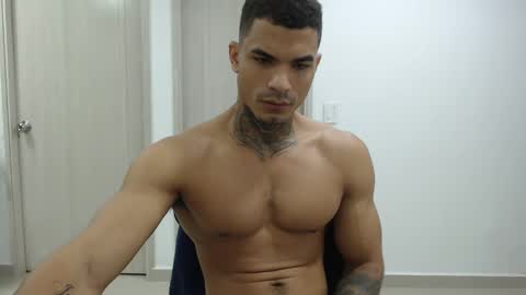 juan_gomez_1 online show from January 6, 2025, 10:35 am
