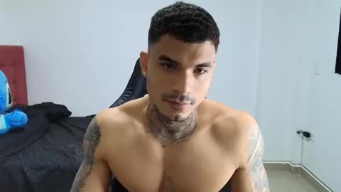 juan_gomez_1 online show from December 19, 2025, 8:21 am