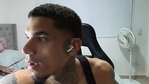 juan_gomez_1 online show from January 7, 2026, 1:30 am