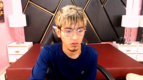 juan_saul1 online show from April 21, 2026, 10:21 am