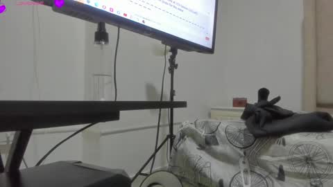 Lau   follow  online show from December 10, 2024, 2:48 am